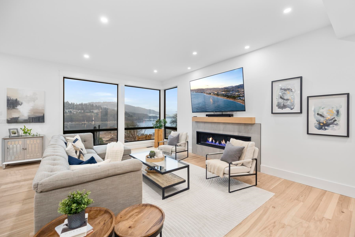 Breakfast Nook Photo of 1007 Ioco Road, Port Moody, BC