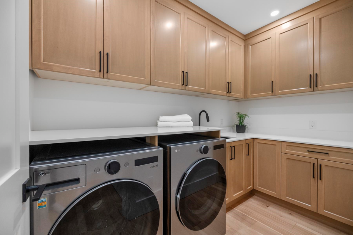 Entry Foyer Photo of 1007 Ioco Road, Port Moody, BC