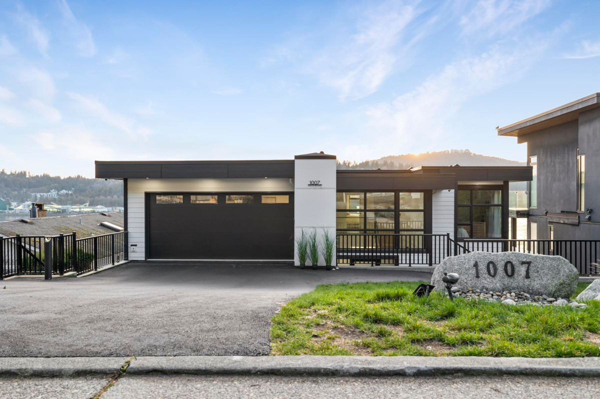 Family Room Photo of 1007 Ioco Road, Port Moody, BC