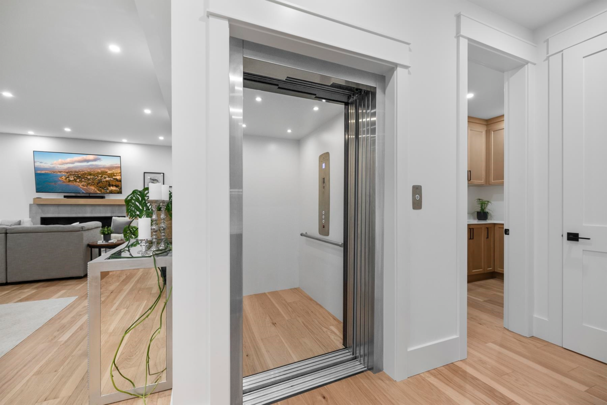 Hallway Photo of 1007 Ioco Road, Port Moody, BC