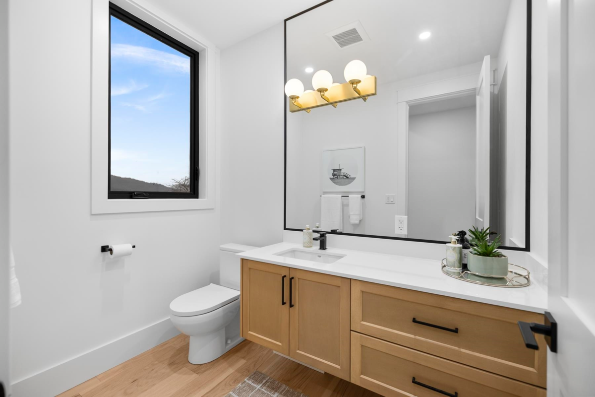 Laundry Room Photo of 1007 Ioco Road, Port Moody, BC