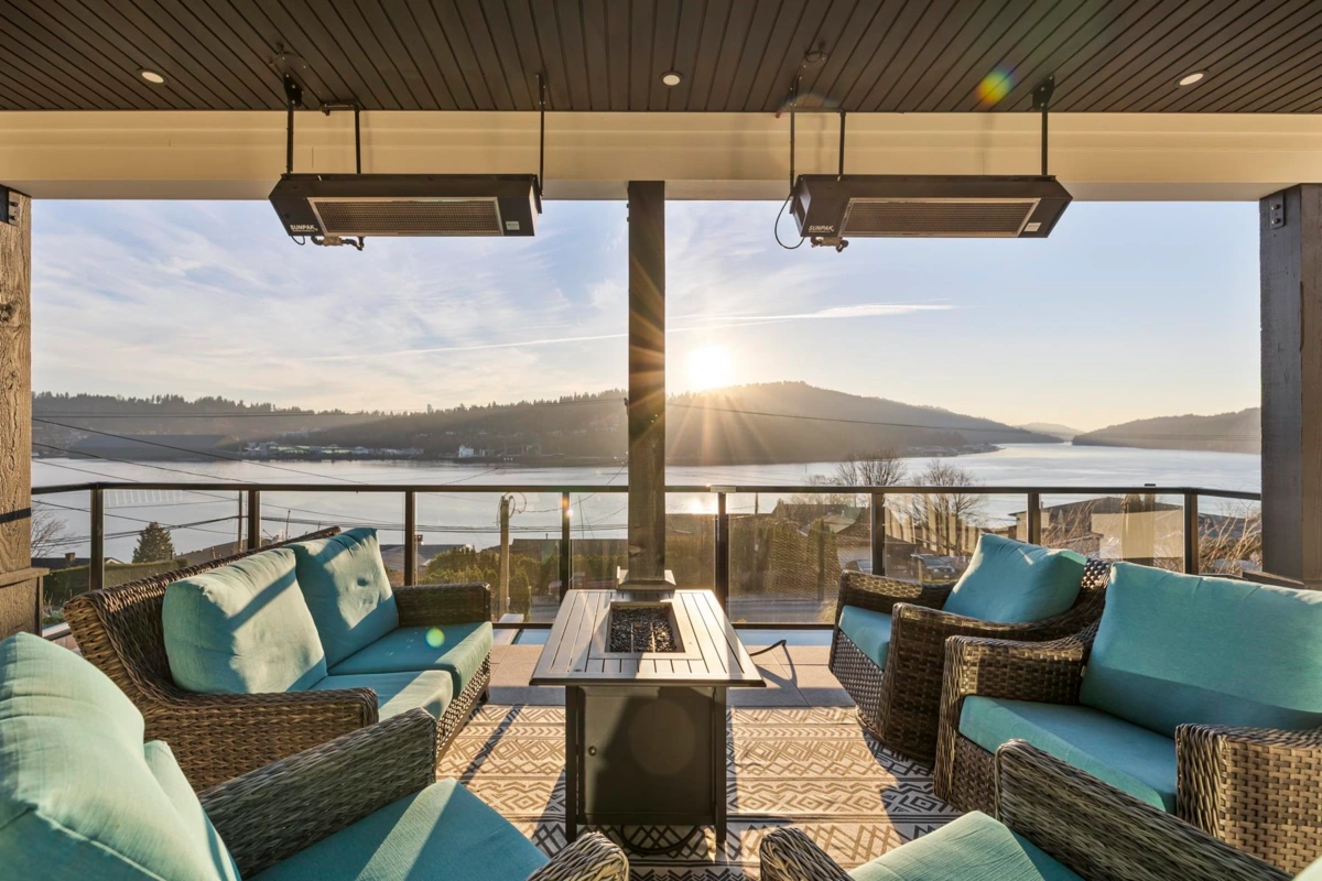 Powder Room Photo of 1007 Ioco Road, Port Moody, BC