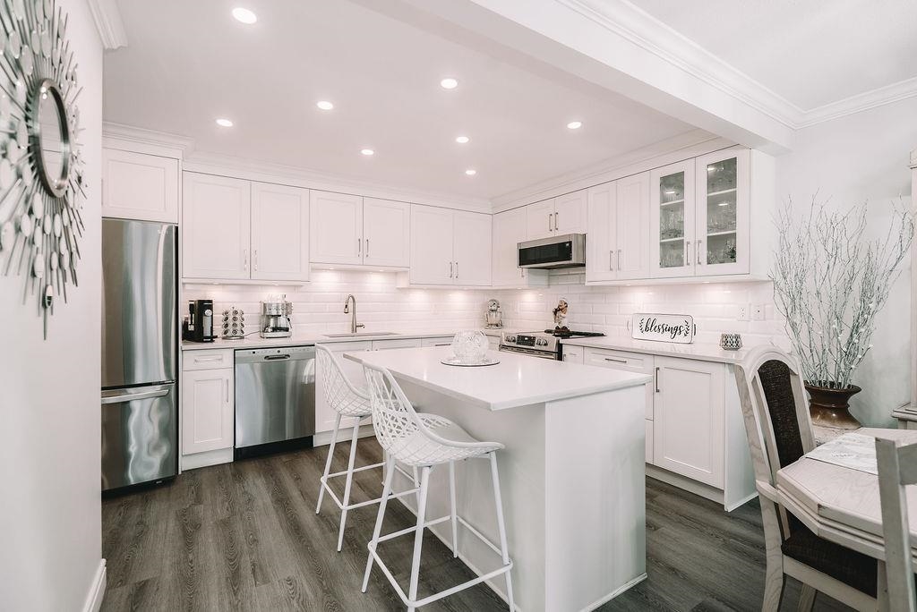 Dining Area Photo of 301 19236 Ford Road, Pitt Meadows, BC