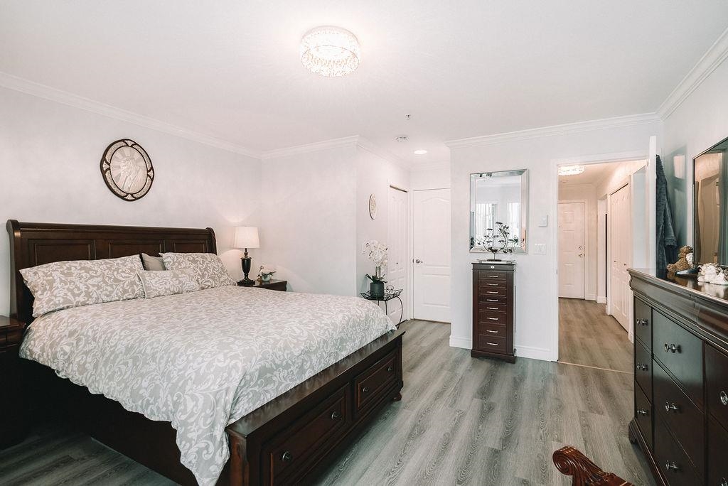 Entry Foyer Photo of 301 19236 Ford Road, Pitt Meadows, BC