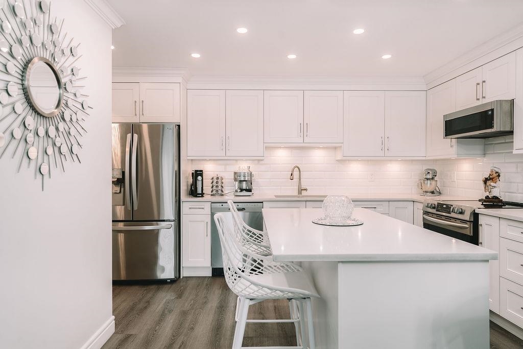 Kitchen Island Photo of 301 19236 Ford Road, Pitt Meadows, BC