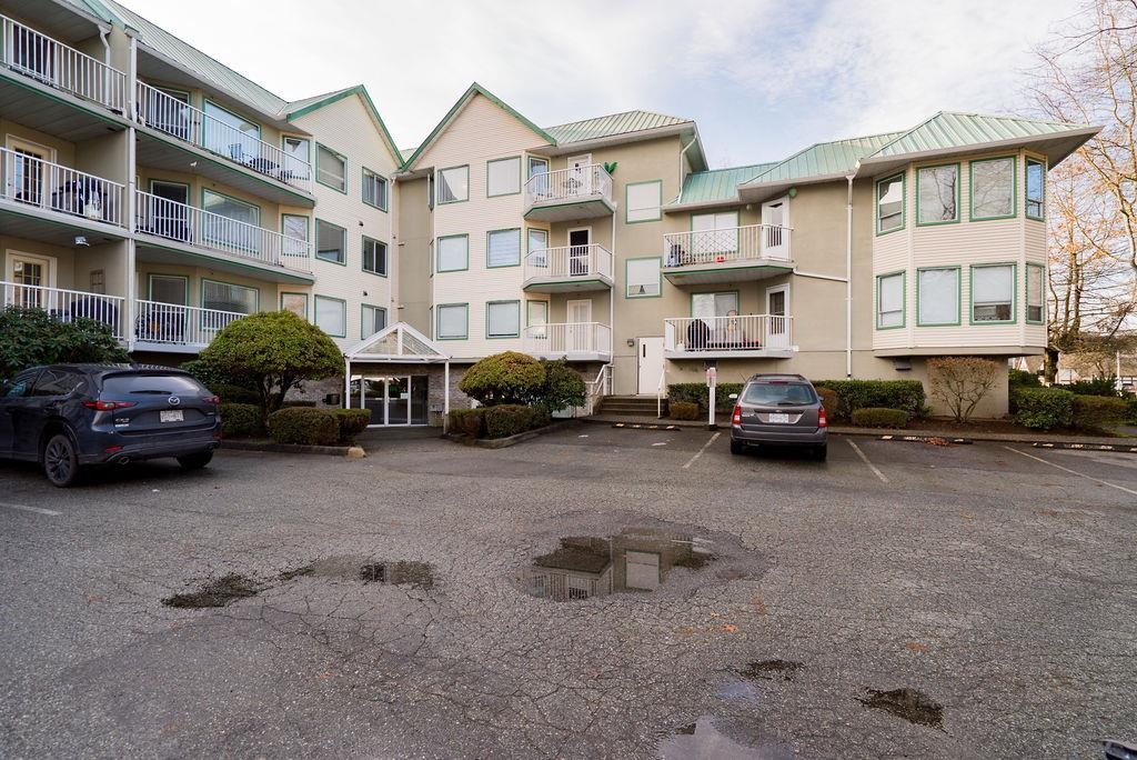 Swimming Pool Photo of 301 19236 Ford Road, Pitt Meadows, BC