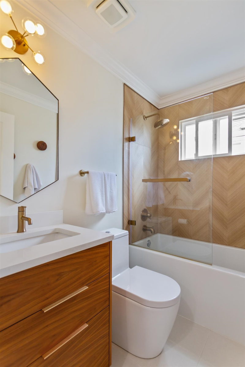Guest Bathroom Photo of 6450 St. George Street, Vancouver, BC