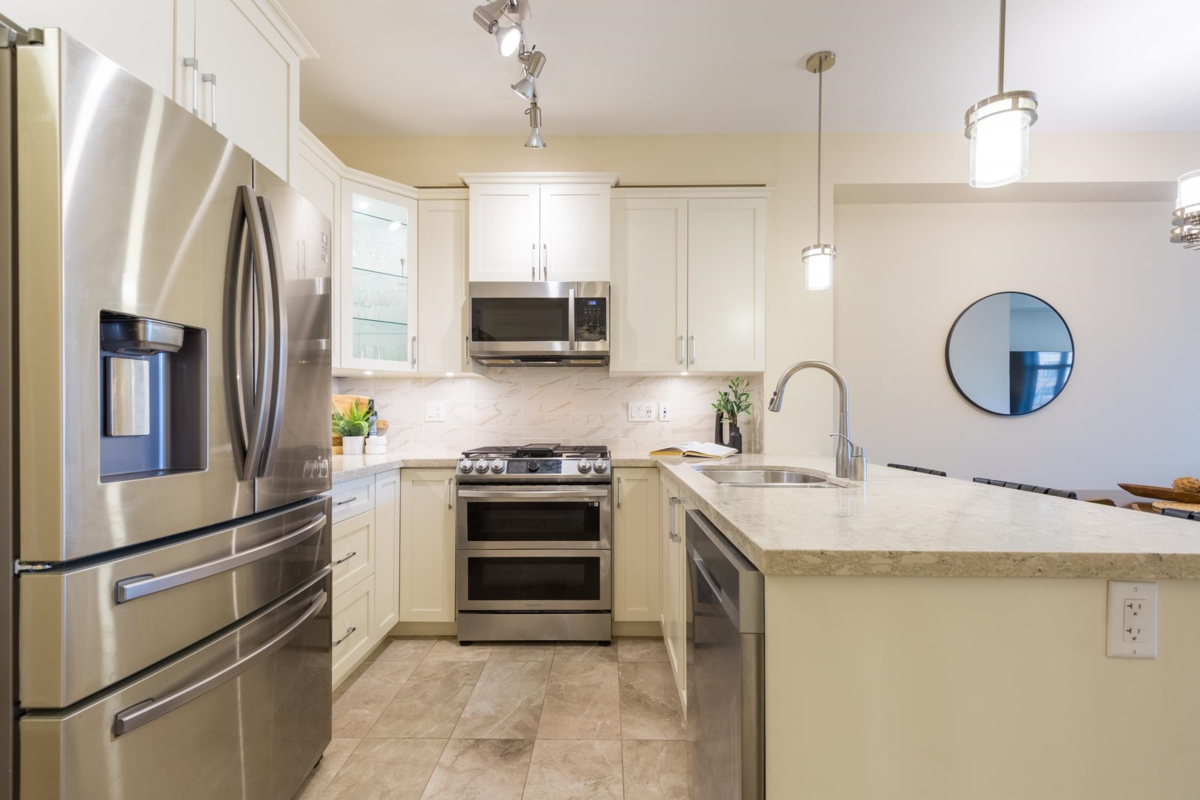 Family Room Photo of 311 8561 203a Street, Langley, BC