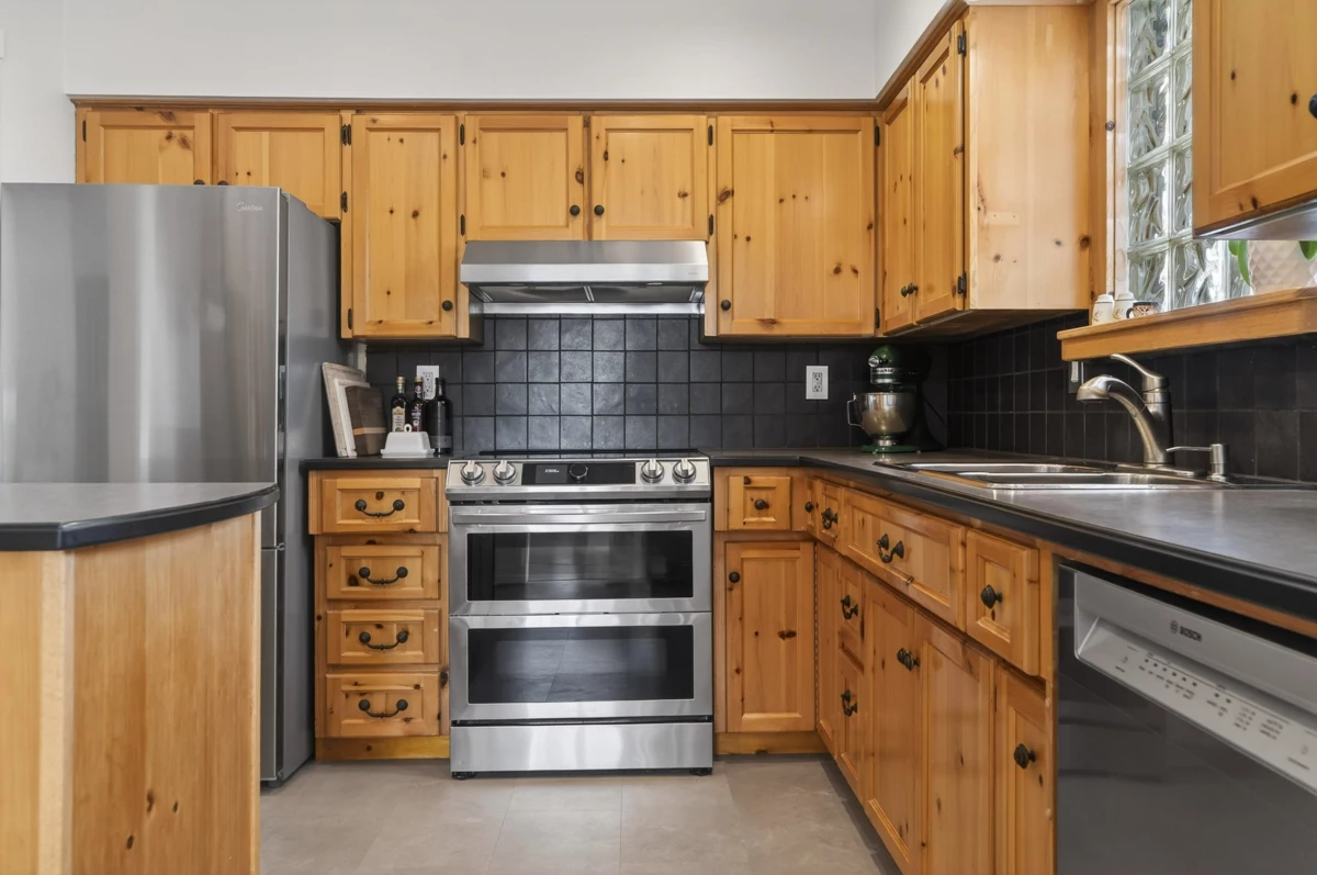 Guest Bathroom Photo of 8068 Manson Street, Mission, BC