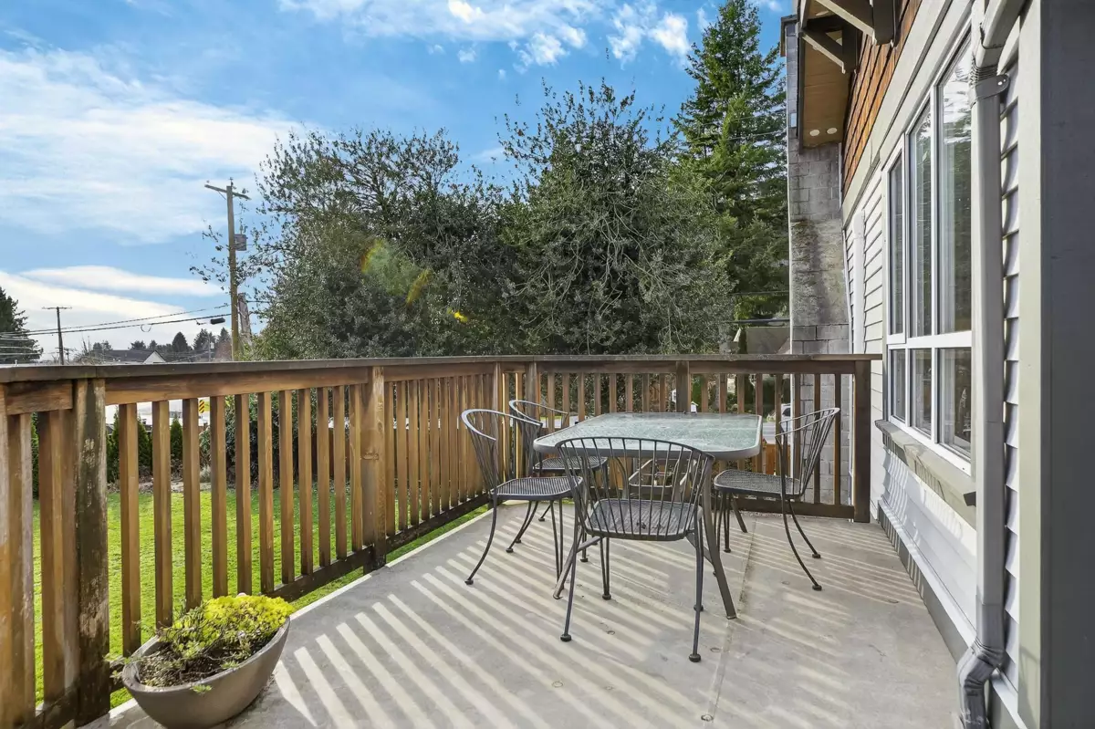 Hallway Photo of 8068 Manson Street, Mission, BC