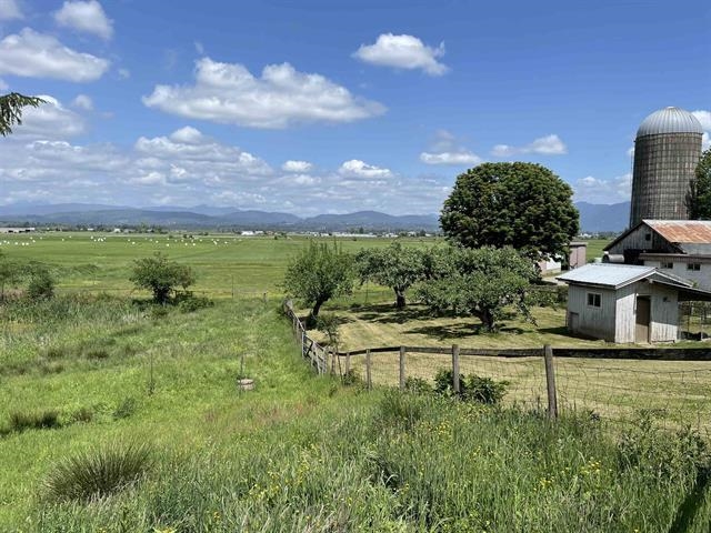 Breakfast Nook Photo of 32383 Downes Road, Abbotsford, BC