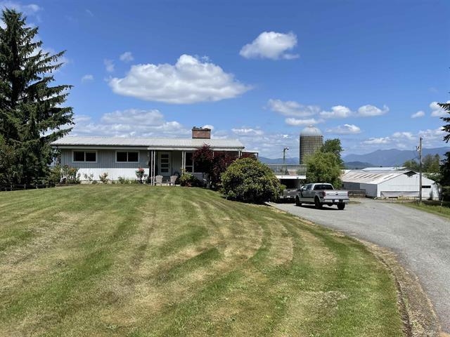 Family Room Photo of 32383 Downes Road, Abbotsford, BC