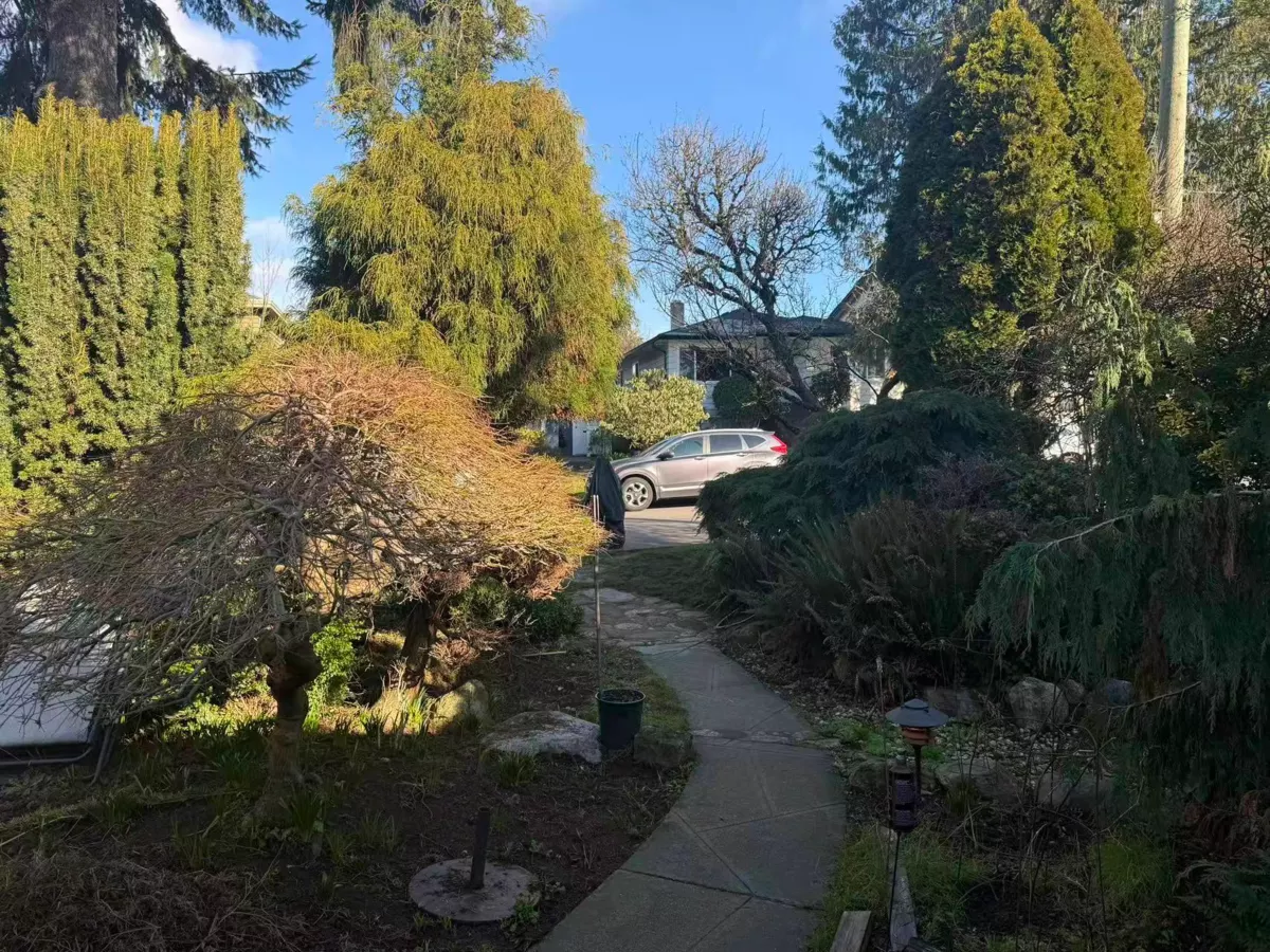 Kitchen Island Photo of 848 W 68th Avenue, Vancouver, BC