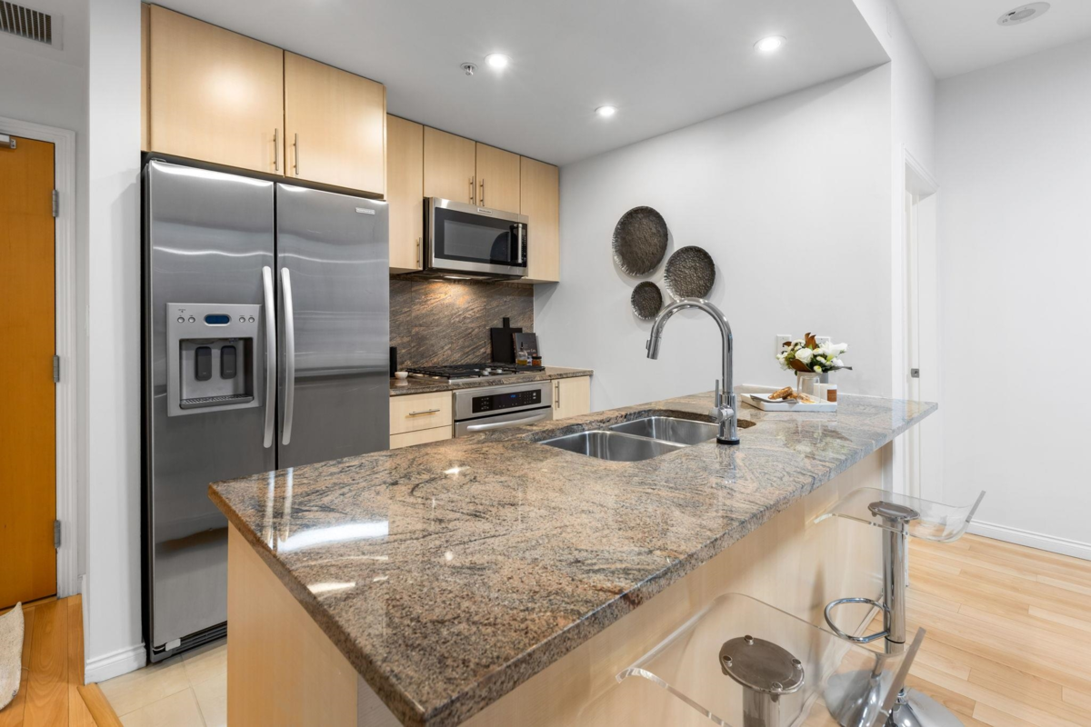 Breakfast Nook Photo of 807 1211 Melville Street, Vancouver, BC