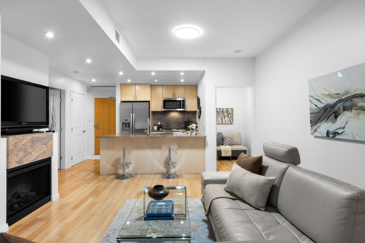 Kitchen Photo of 807 1211 Melville Street, Vancouver, BC