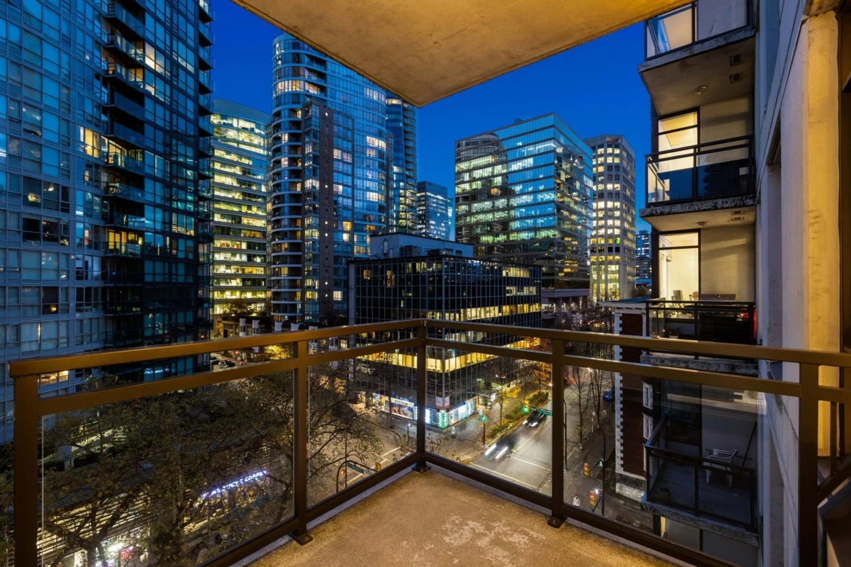 Powder Room Photo of 807 1211 Melville Street, Vancouver, BC