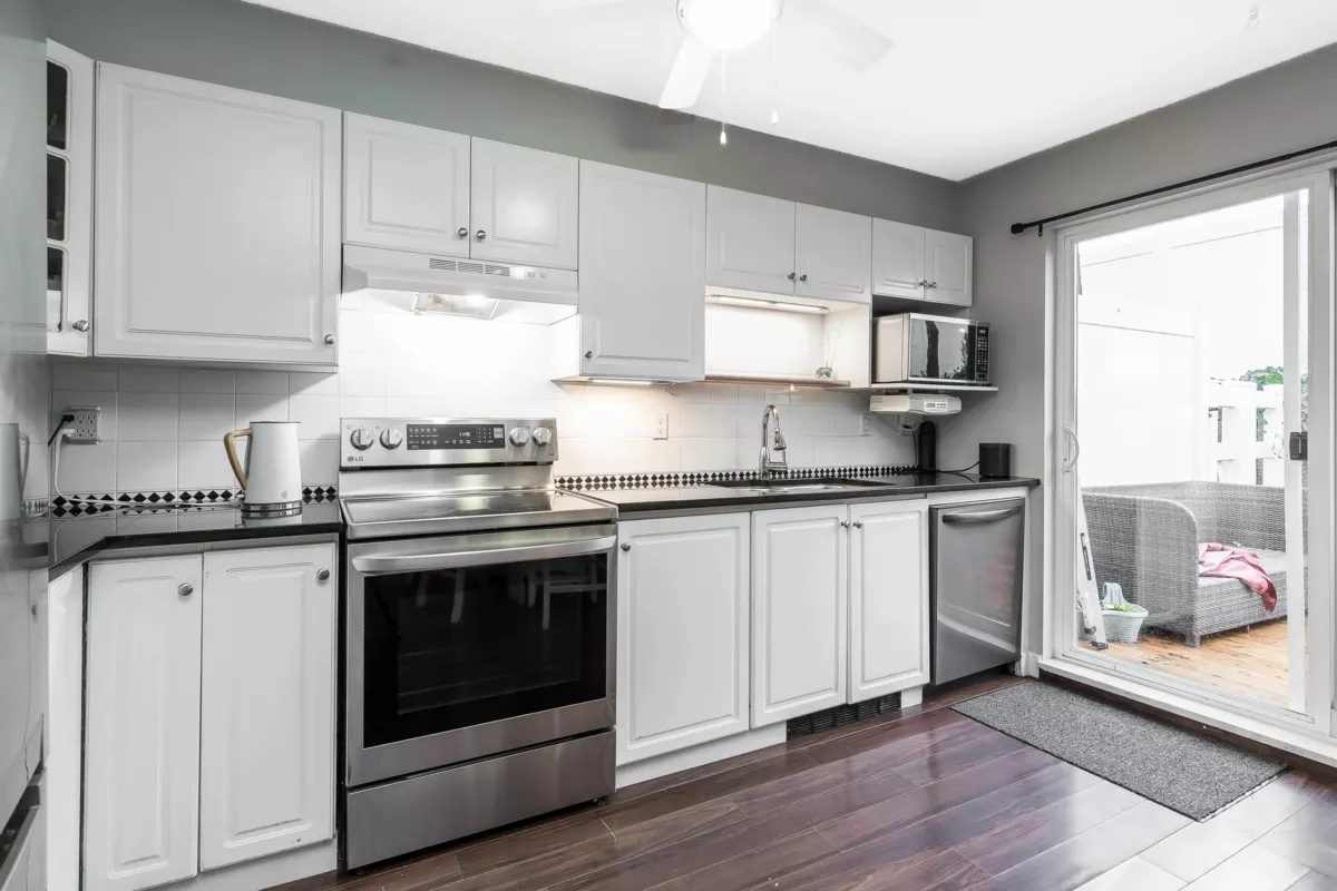 Guest Bathroom Photo of 27 8890 Walnut Grove Drive, Langley, BC