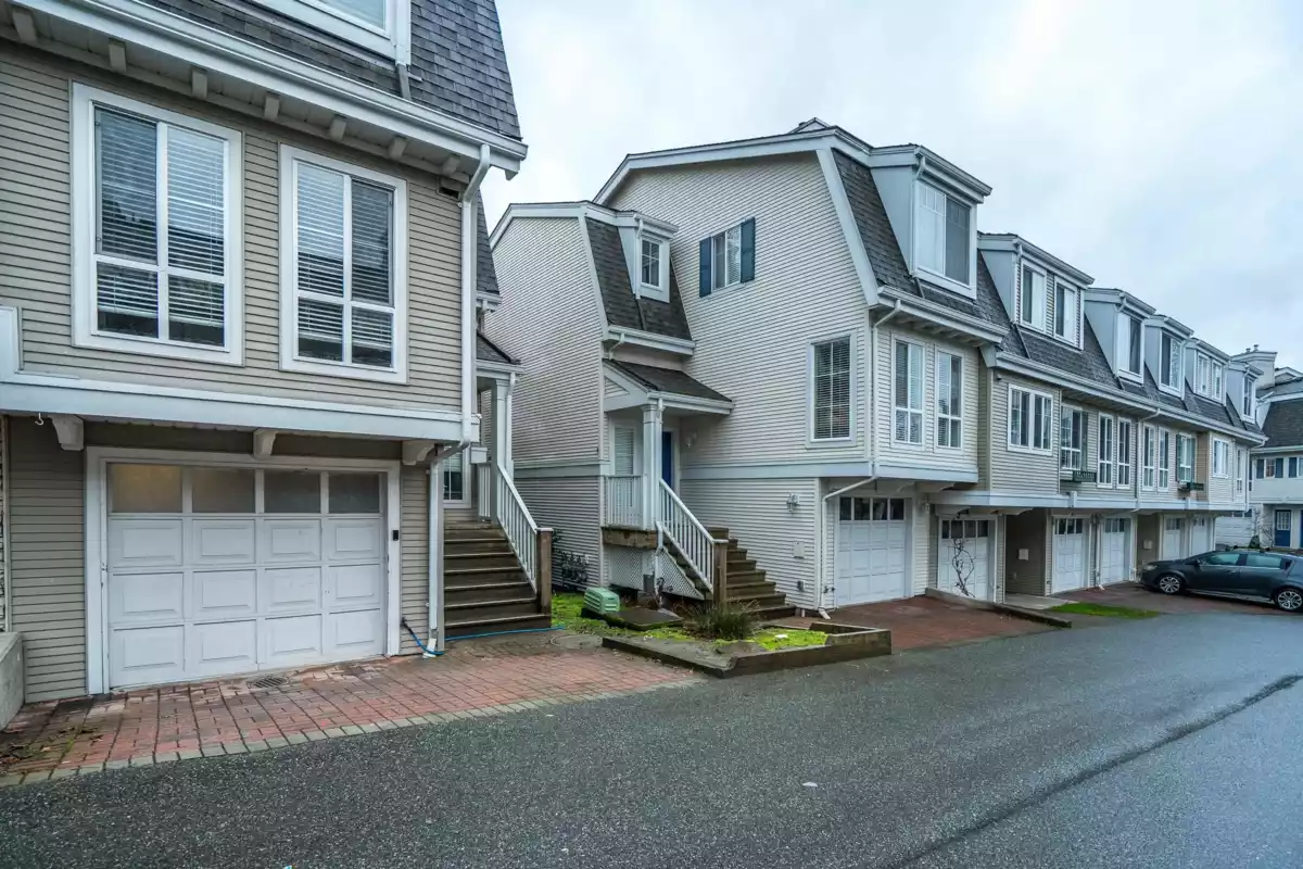 Living Room Photo of 27 8890 Walnut Grove Drive, Langley, BC