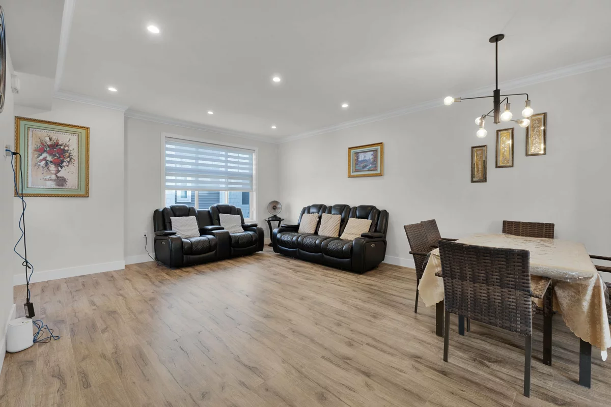 Kitchen Island Photo of 13 2033 Mckenzie Road, Abbotsford, BC