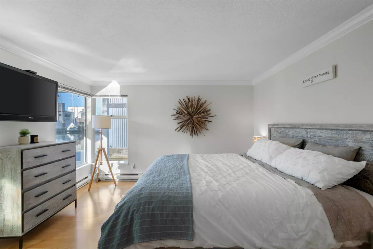 Basement Recreation Room Photo of 10 3459 W River Road, Ladner, BC