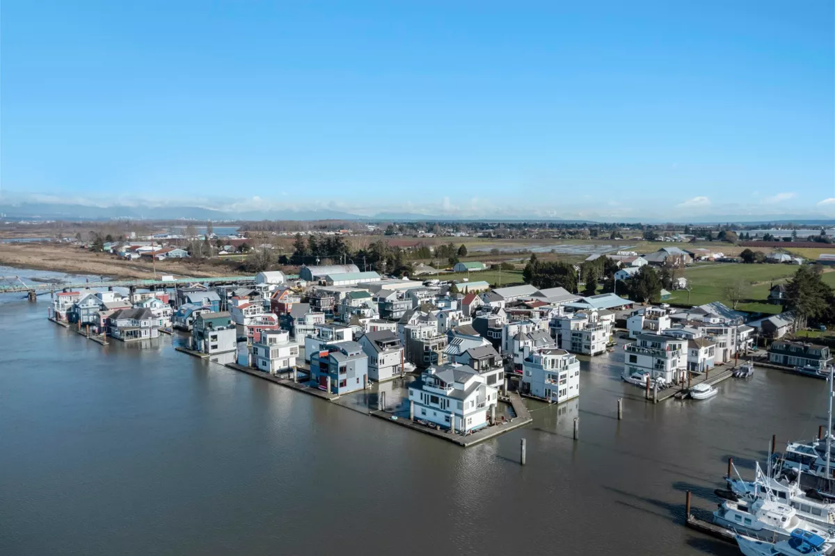 Kitchen Island Photo of 10 3459 W River Road, Ladner, BC