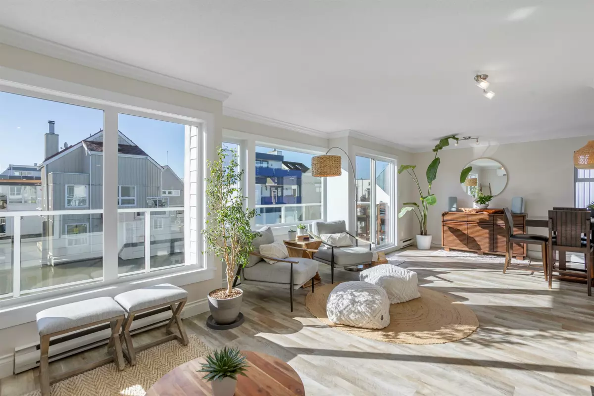 Living Room Photo of 10 3459 W River Road, Ladner, BC