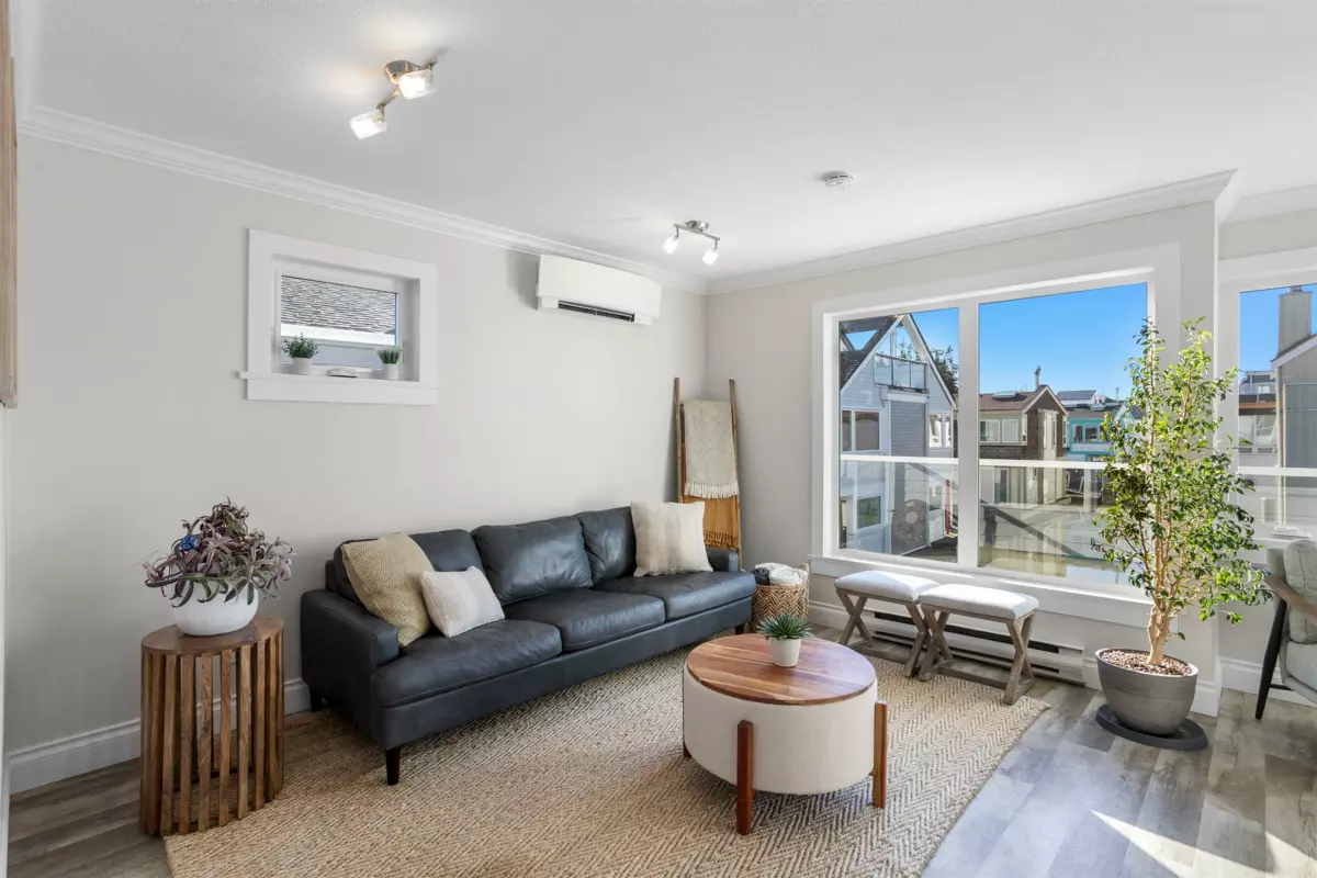 Walk-In Closet Photo of 10 3459 W River Road, Ladner, BC