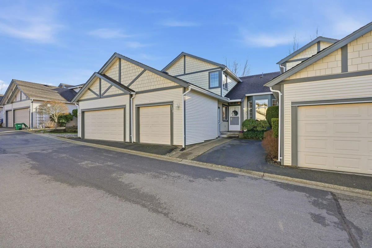 Dining Area Photo of 123 9012 Walnut Grove Drive, Langley, BC