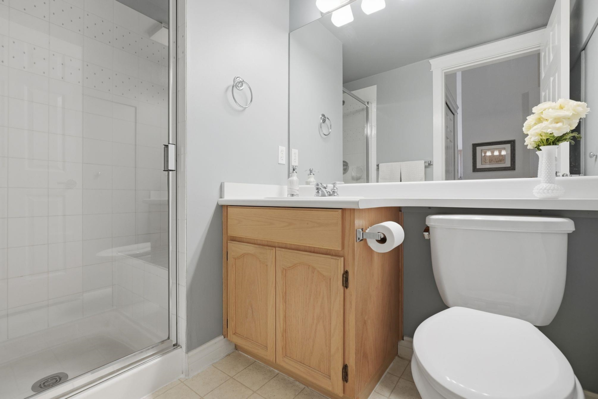 Entry Foyer Photo of 123 9012 Walnut Grove Drive, Langley, BC