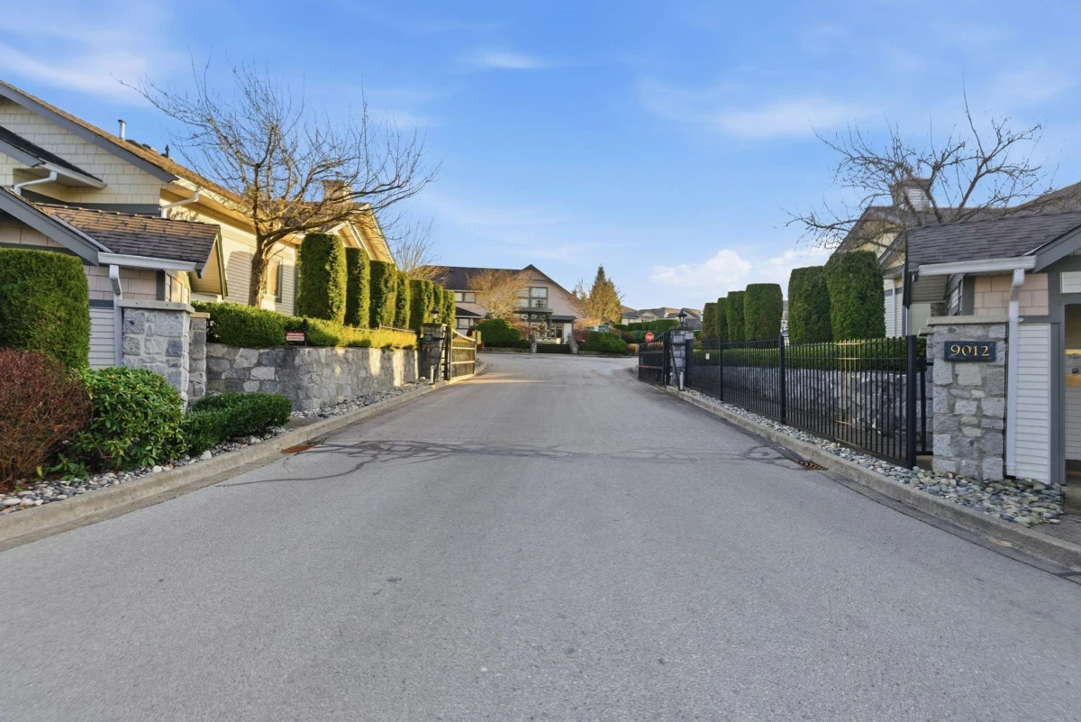 Family Room Photo of 123 9012 Walnut Grove Drive, Langley, BC