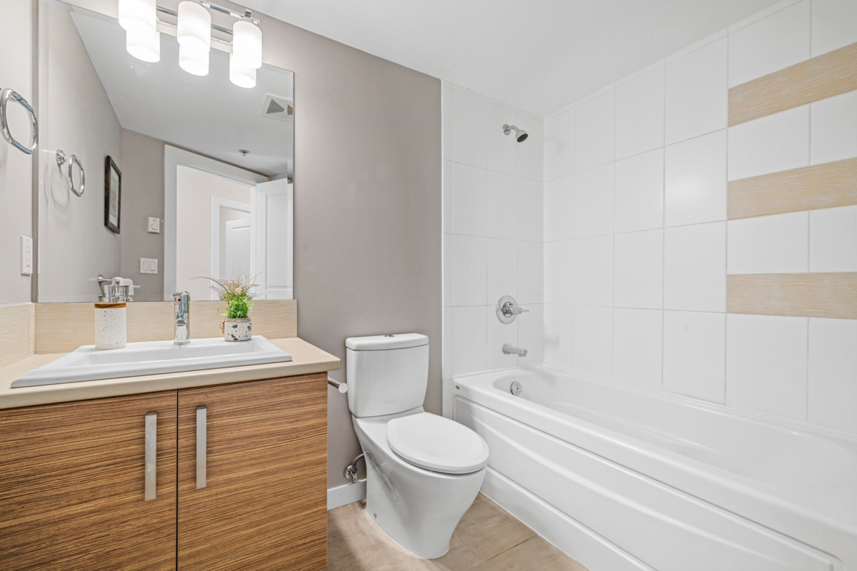 Hallway Photo of 310 15168 19 Avenue, Surrey, BC