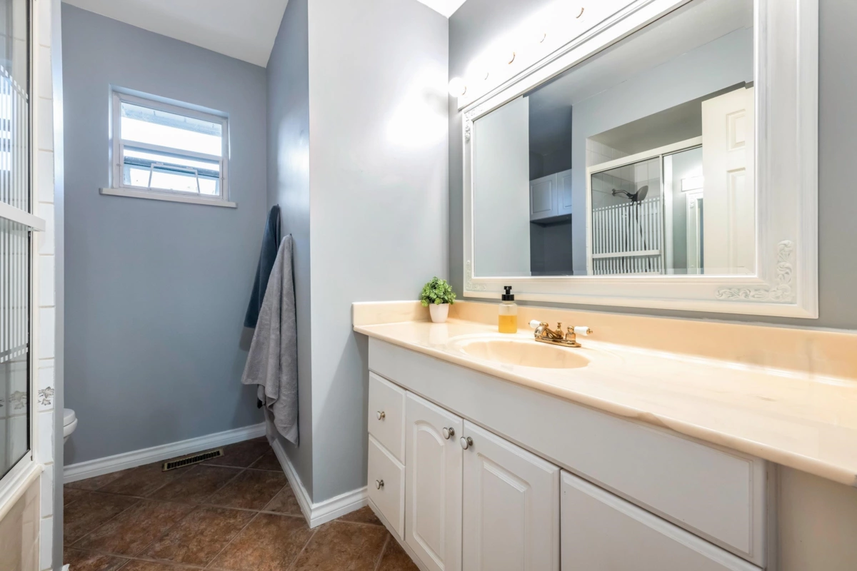 Laundry Room Photo of 11874 90a Avenue, Delta, BC