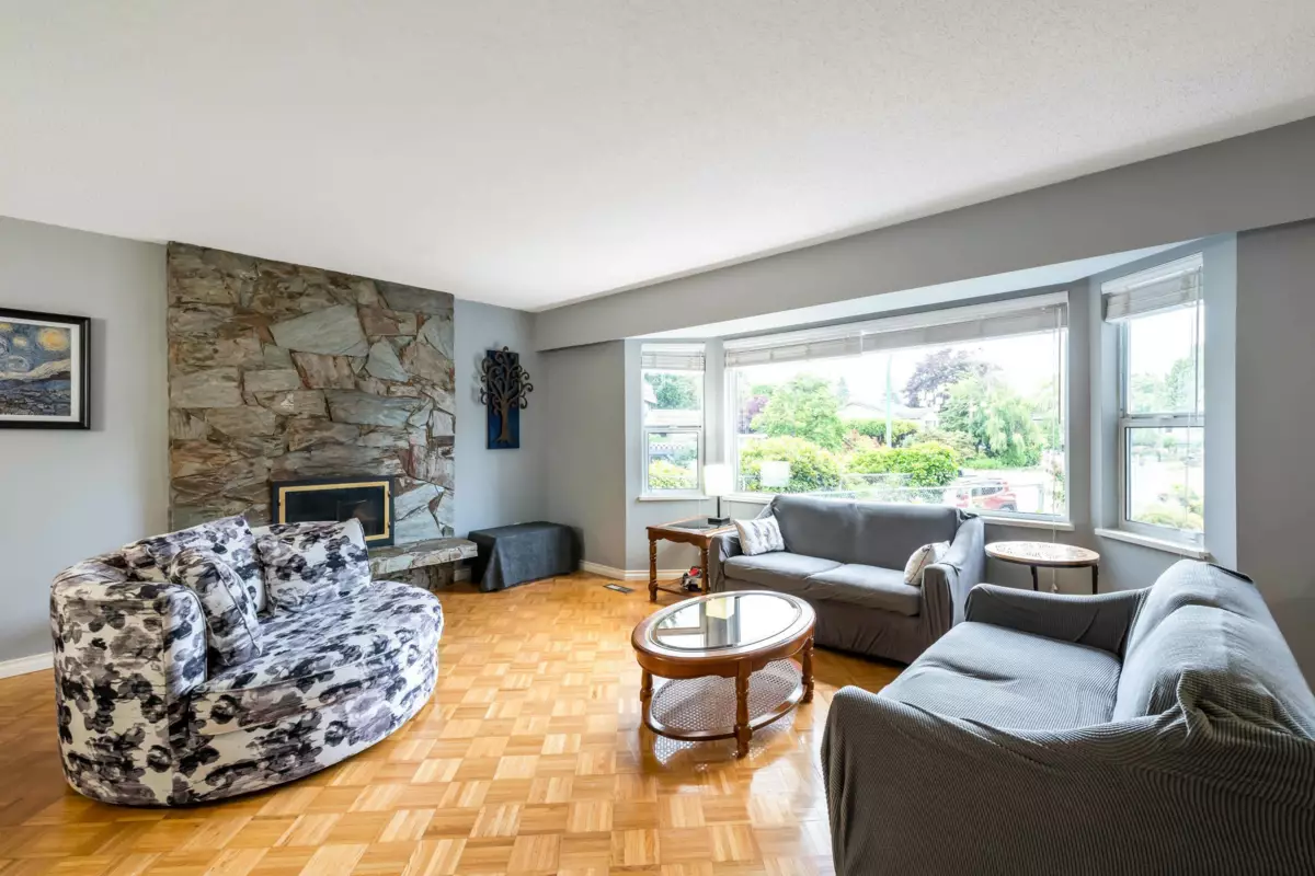 Living Room Photo of 11874 90a Avenue, Delta, BC