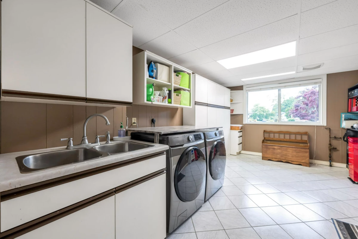 Staircase Photo of 11874 90a Avenue, Delta, BC