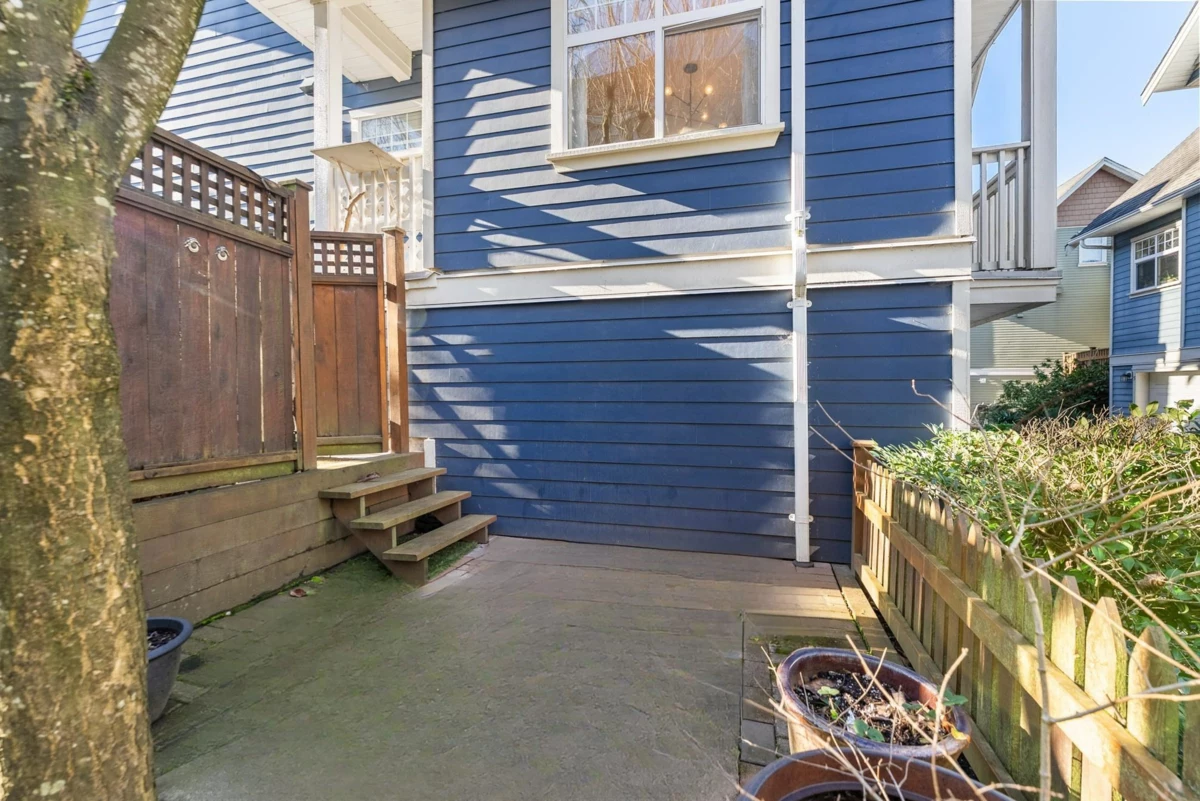 Kitchen Island Photo of 4 6333 Princess Lane, Richmond, BC