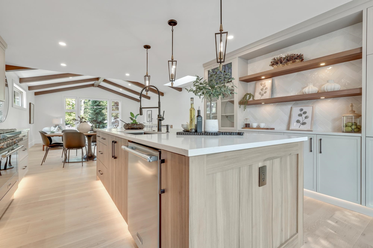 Breakfast Nook Photo of 12660 14b Avenue, Surrey, BC