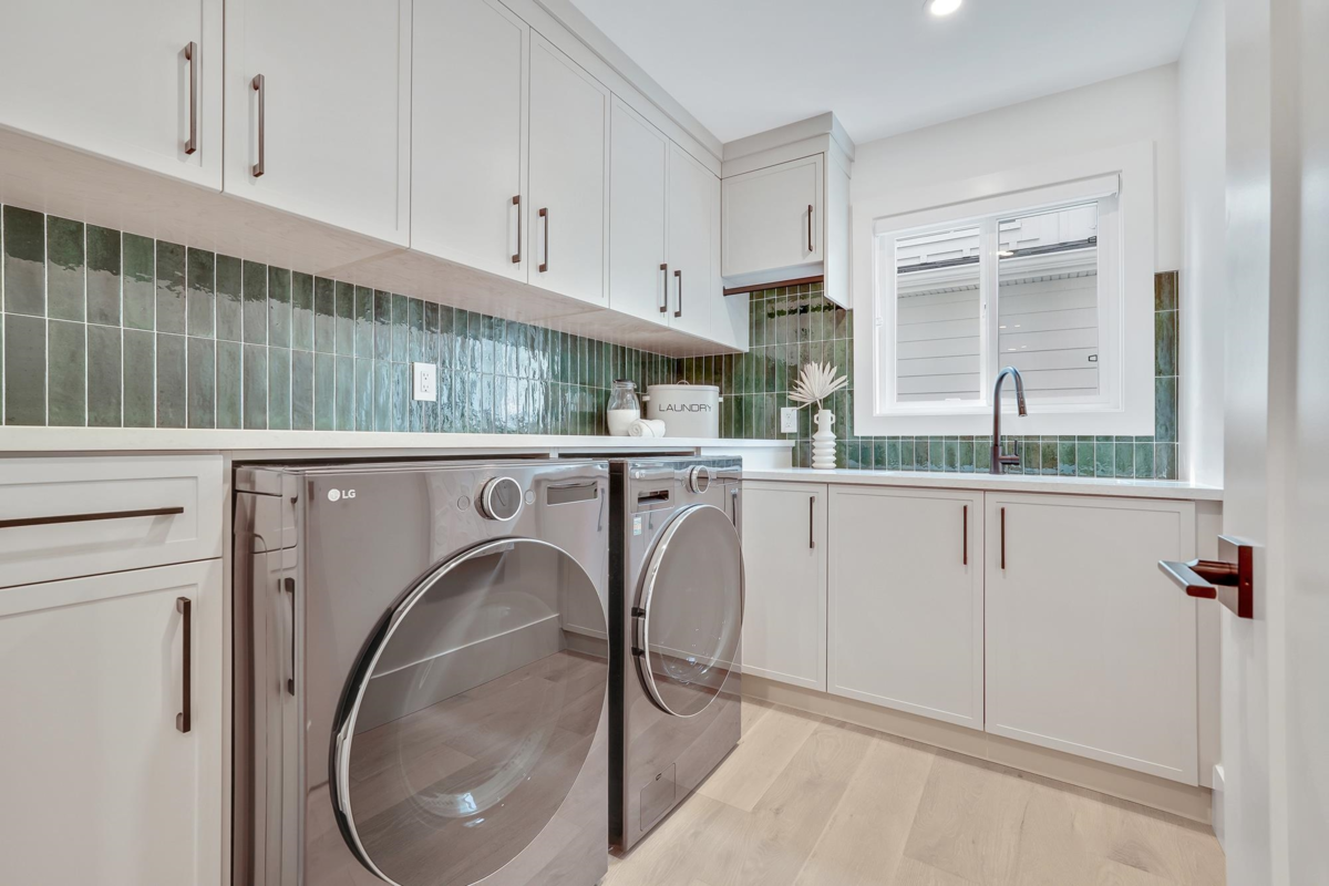 Powder Room Photo of 12660 14b Avenue, Surrey, BC