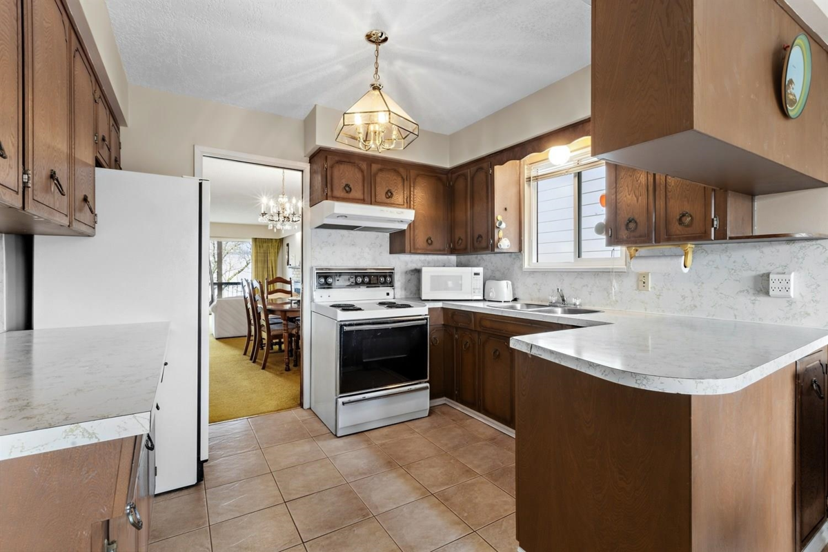 Breakfast Nook Photo of 3080 Turner Street, Vancouver, BC