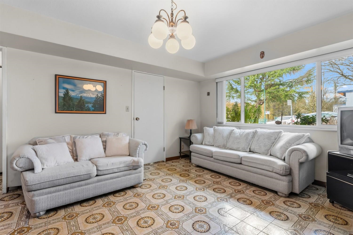 Hallway Photo of 3080 Turner Street, Vancouver, BC