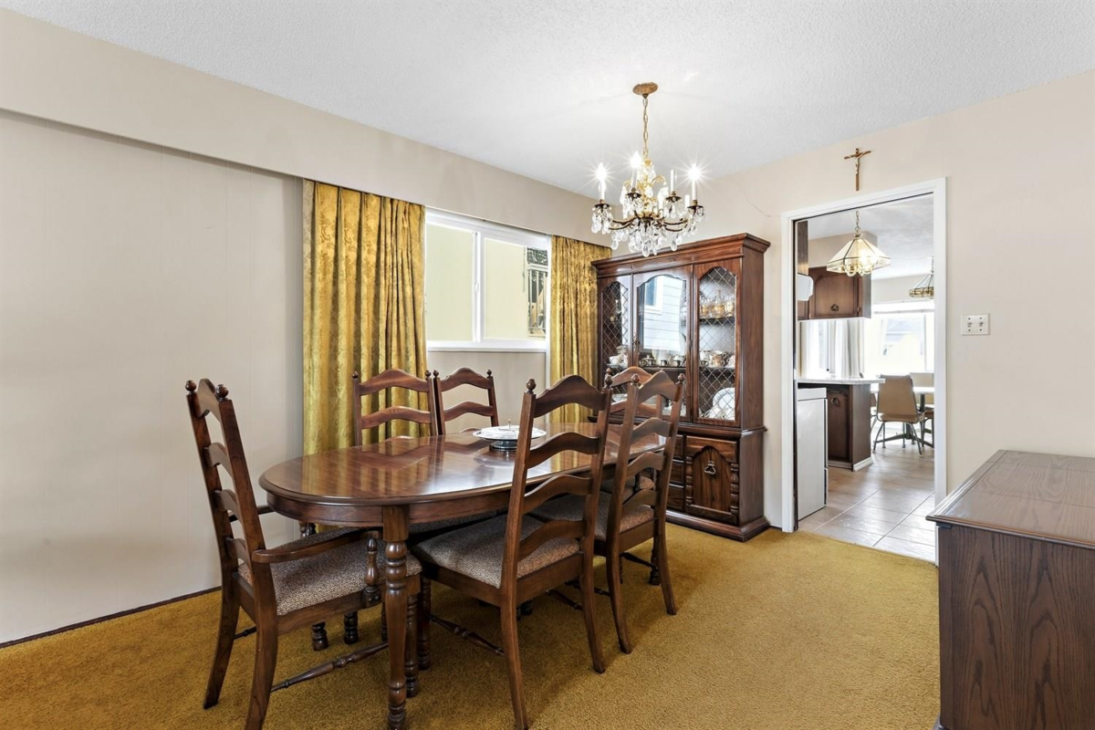 Kitchen Island Photo of 3080 Turner Street, Vancouver, BC