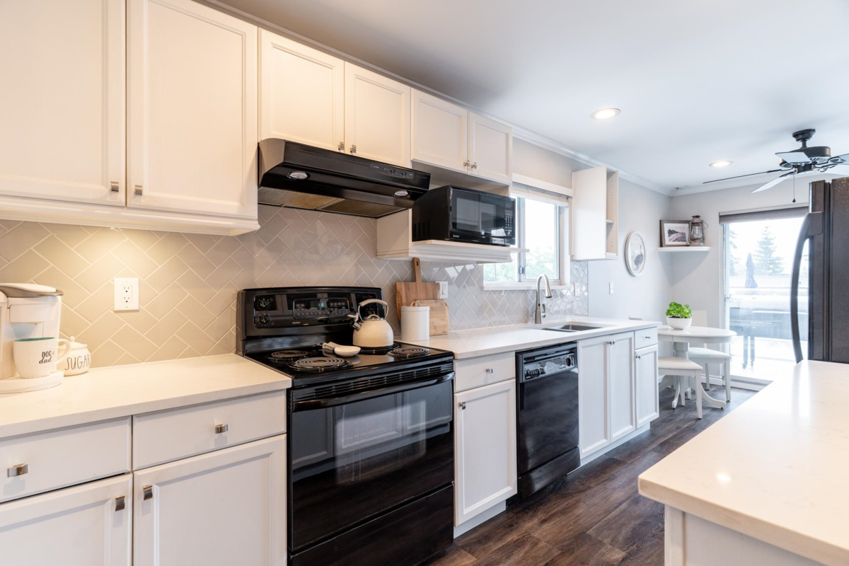 Family Room Photo of 7 6280 48a Avenue, Delta, BC