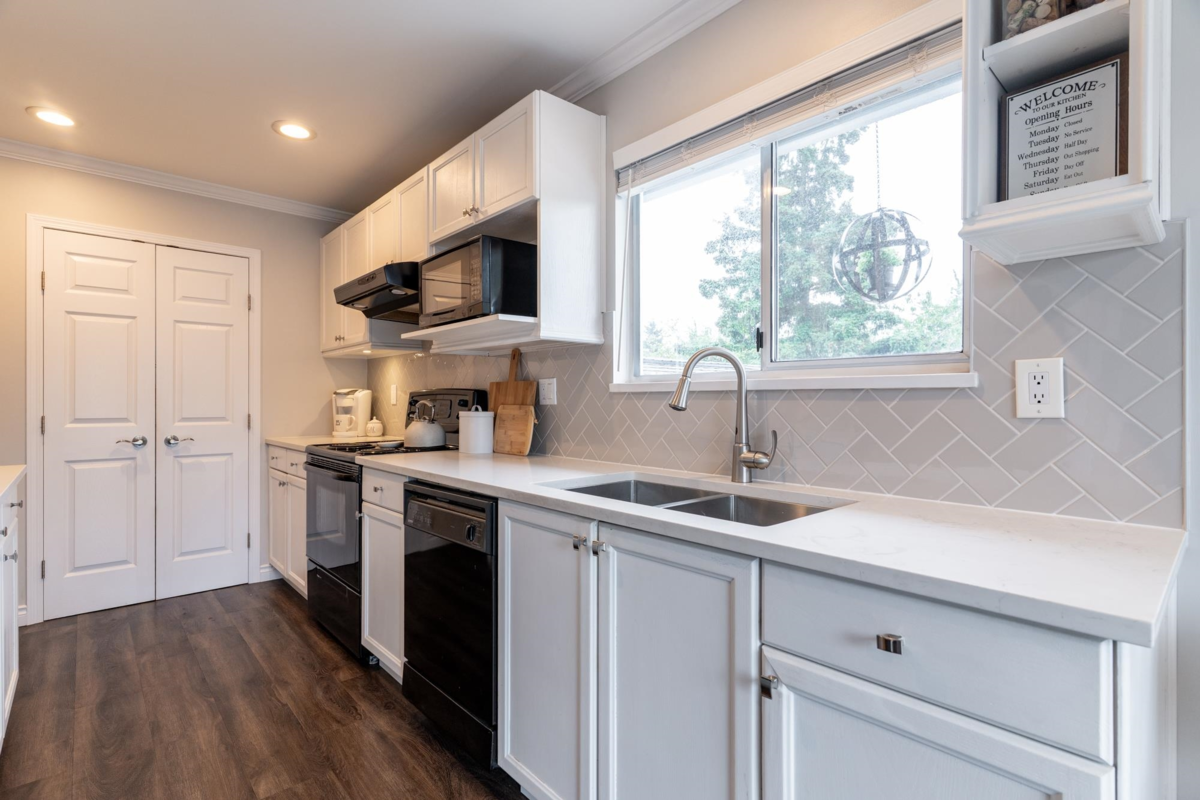 Living Room Photo of 7 6280 48a Avenue, Delta, BC