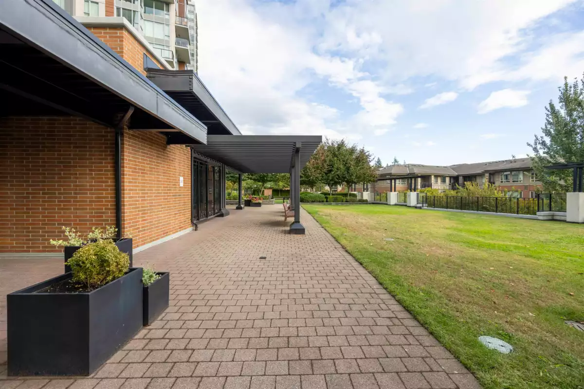 Garden / Landscaping Photo of 1204 3096 Windsor Gate, Coquitlam, BC