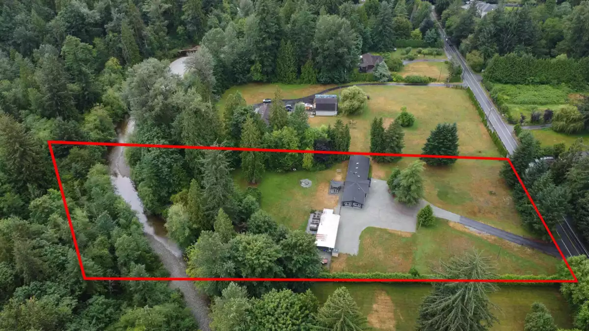 Kitchen Island Photo of 22948 132 Avenue, Maple Ridge, BC