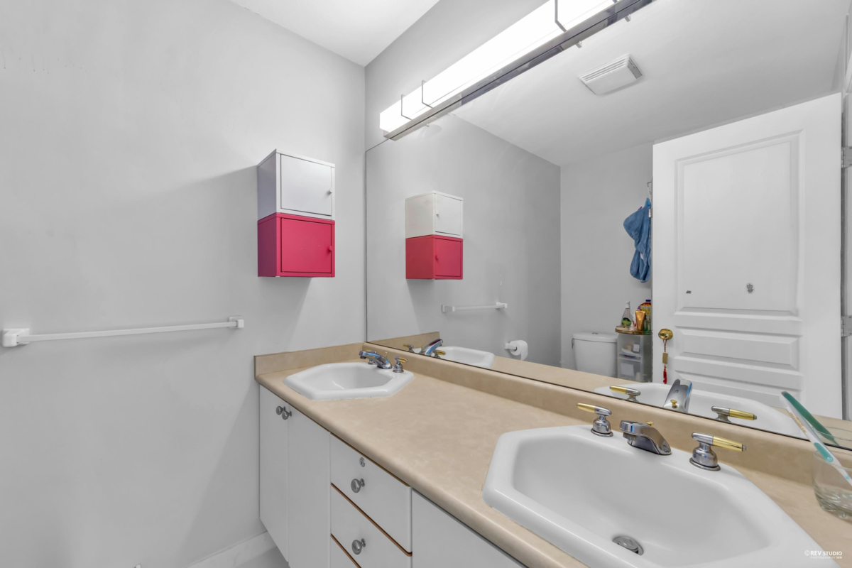 Guest Bathroom Photo of 32 6179 No. 1 Road, Richmond, BC