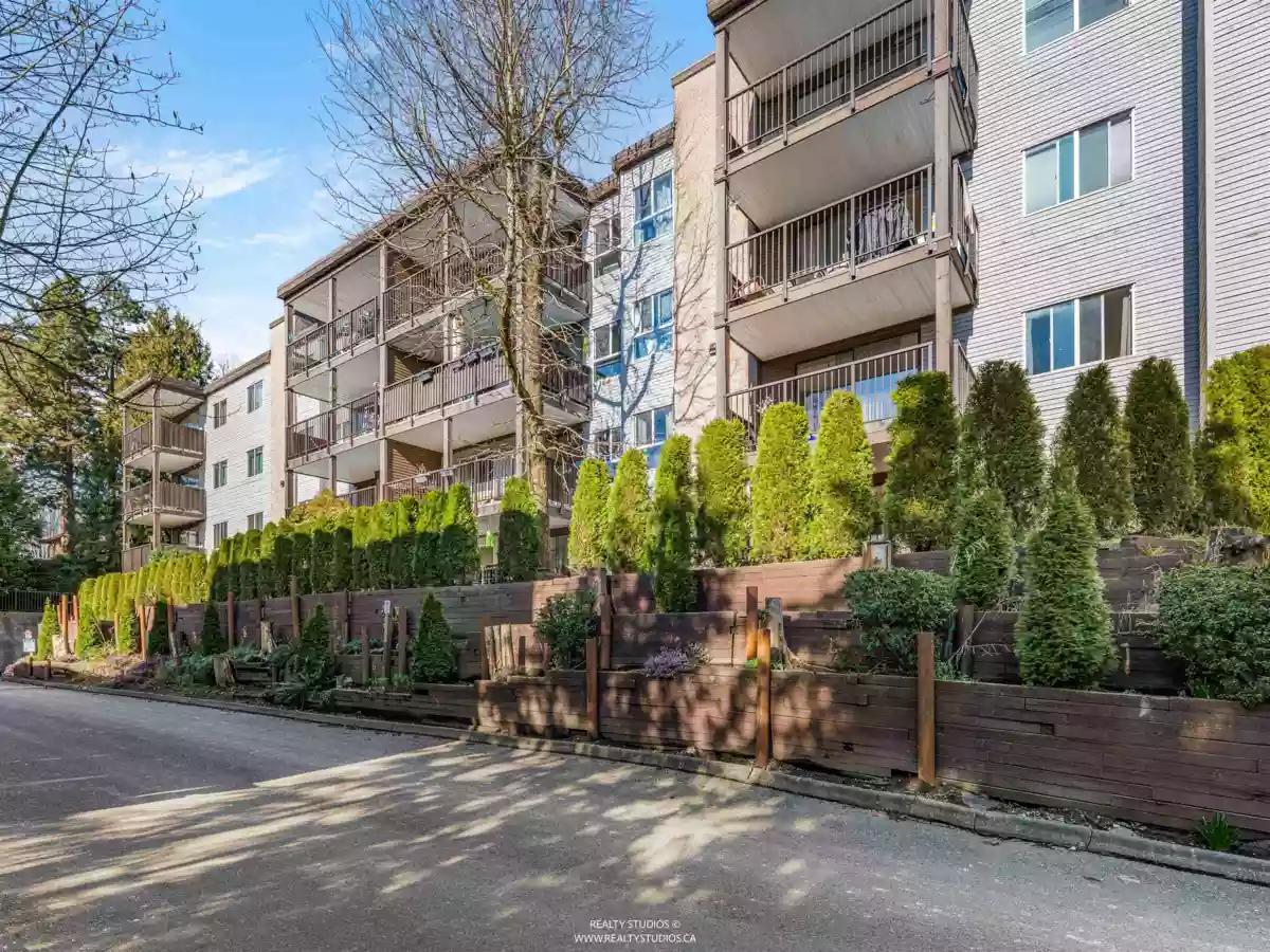 Backyard Photo of 111 10698 151a Street, Surrey, BC