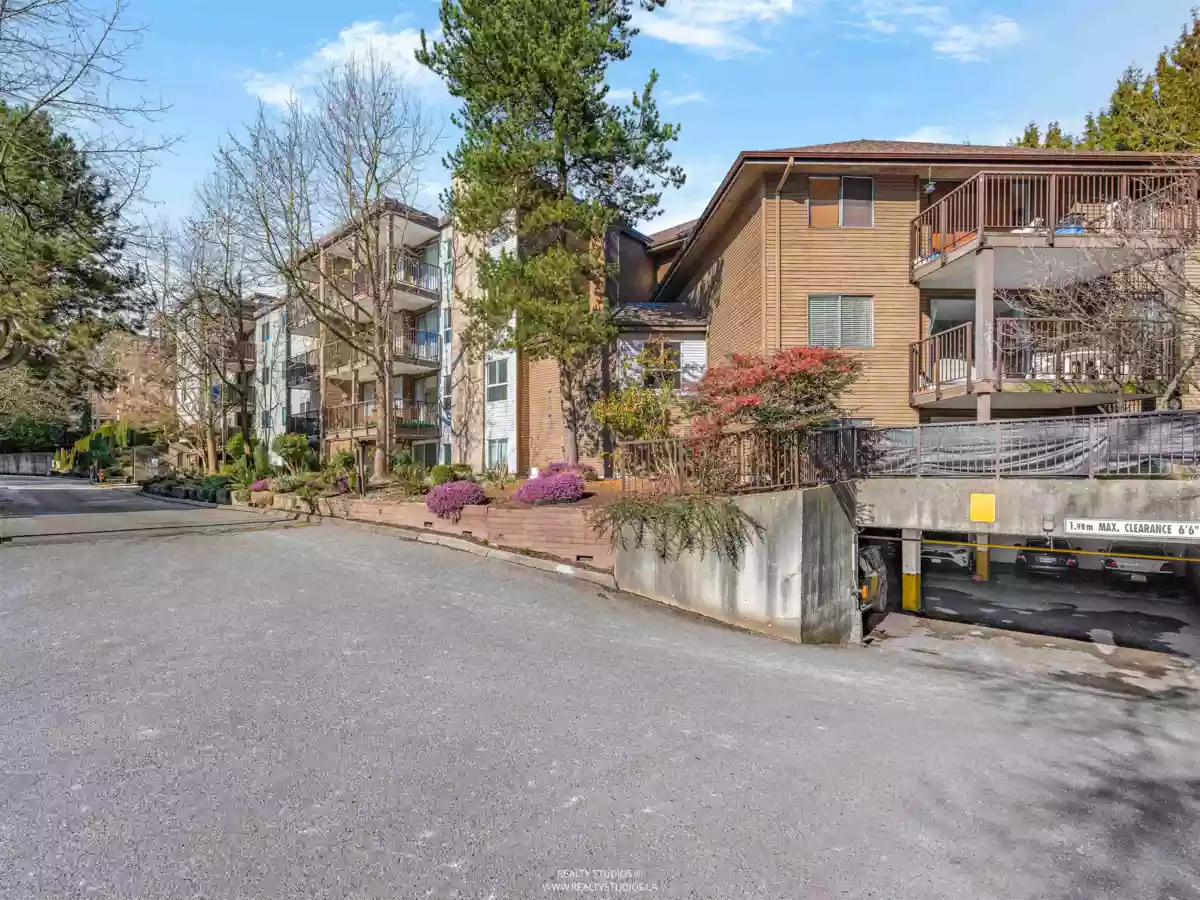 Front Yard Photo of 111 10698 151a Street, Surrey, BC