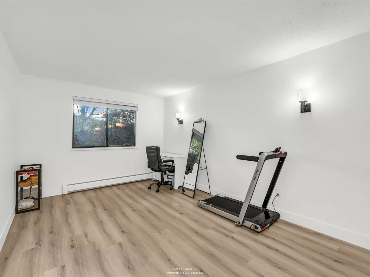 Mudroom Photo of 111 10698 151a Street, Surrey, BC