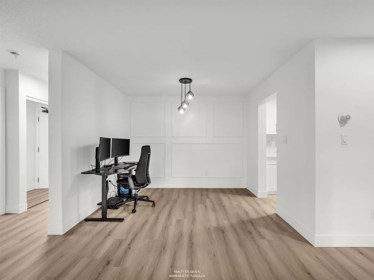 Primary Bathroom Photo of 111 10698 151a Street, Surrey, BC