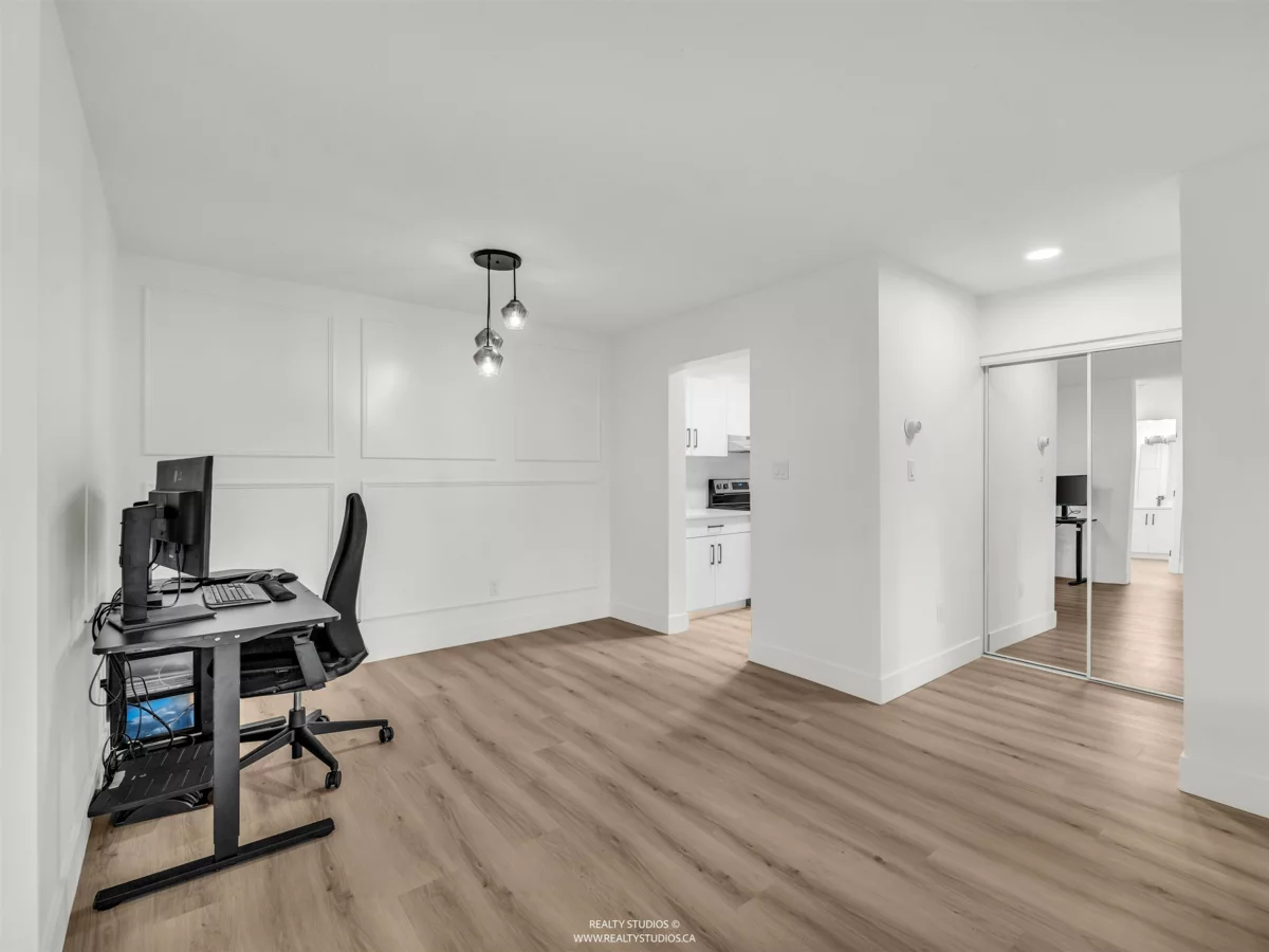 Walk-In Closet Photo of 111 10698 151a Street, Surrey, BC